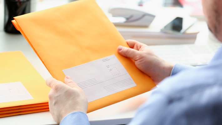 Reliable Document Shipping to Poland Carries Real Weight